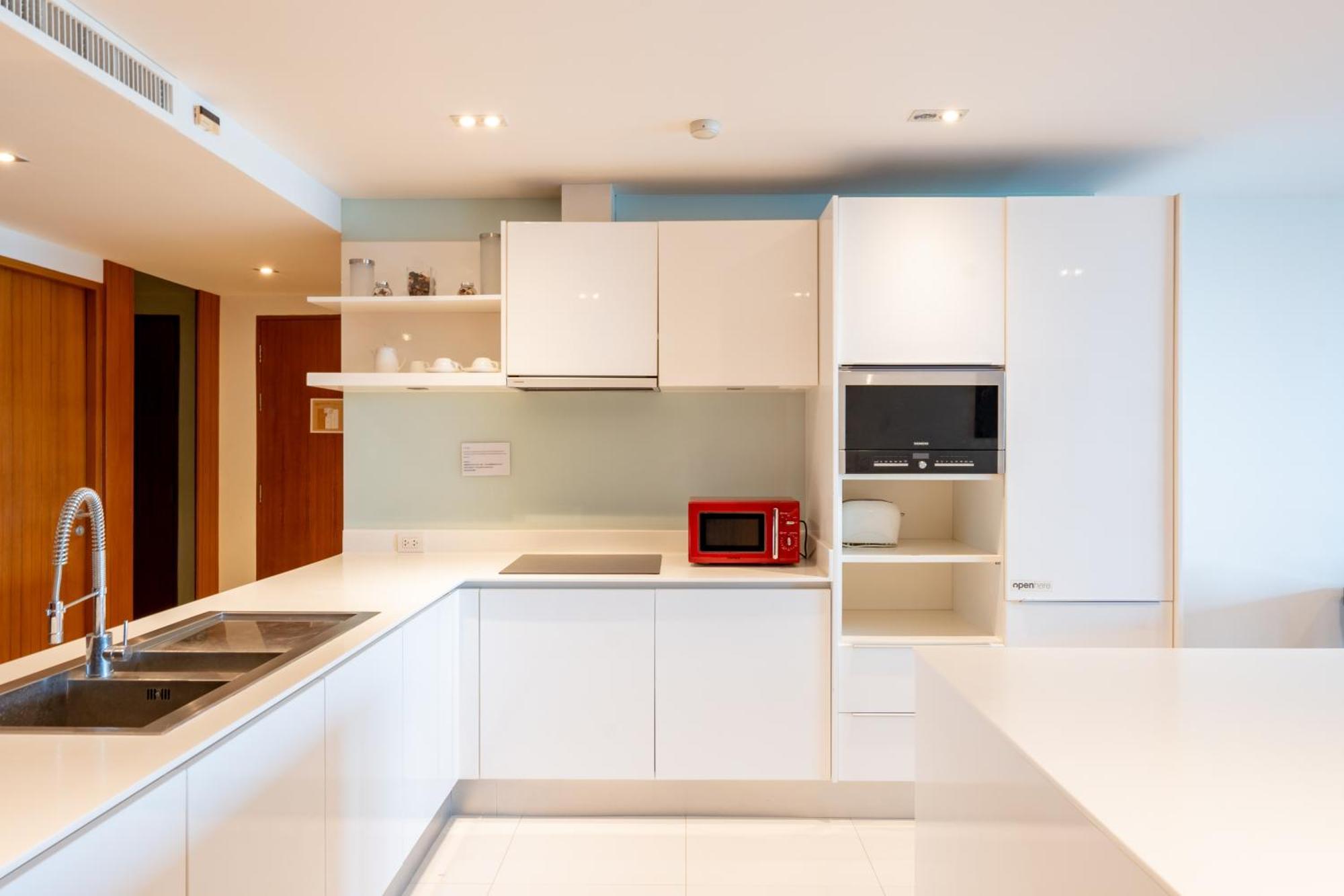 The Privilege Residence Patong Exterior foto